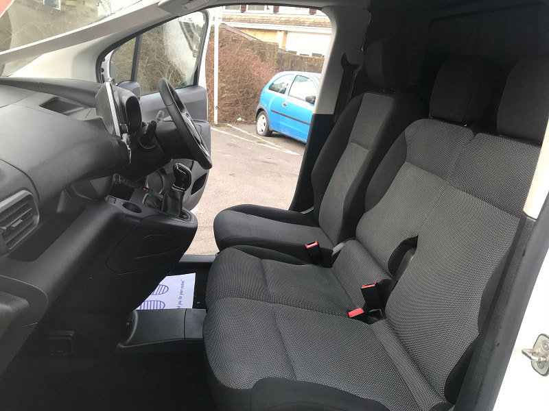 Vauxhall Combo 1.5L 2300 Sportive TD Diesel Manual Euro 6 (101 bhp) 6dr Manual 2026