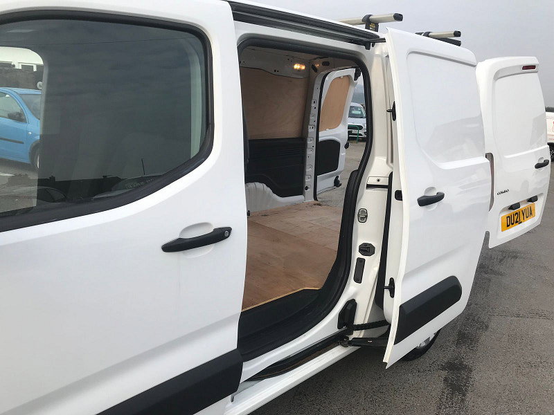 Vauxhall Combo 1.5L 2300 Sportive TD Diesel Manual Euro 6 (101 bhp) 6dr Manual 2026