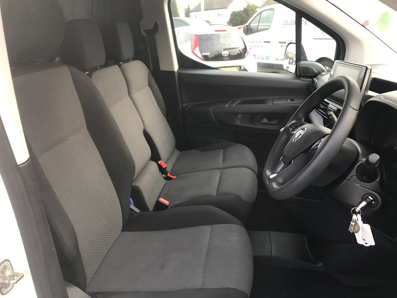 Vauxhall Combo 1.5L 2300 Sportive TD Diesel Manual Euro 6 (101 bhp) 6dr Manual 2026
