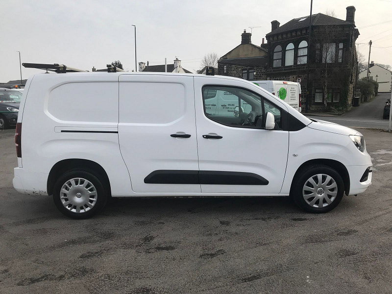 Vauxhall Combo 1.5L 2300 Sportive TD Diesel Manual Euro 6 (101 bhp) 6dr Manual 2026