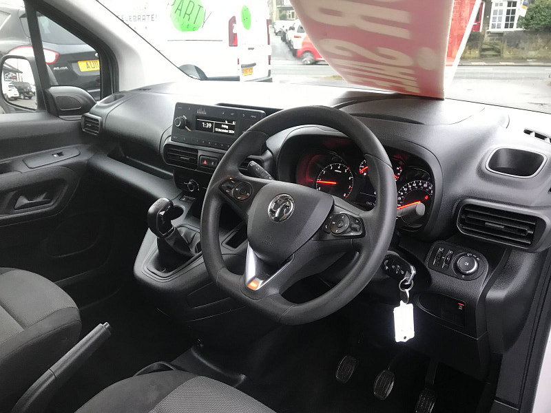 Vauxhall Combo 1.5L 2300 SportIVE TD S/S Diesel L2 Manual Euro 6 (101 bhp) 6dr Manual 2026