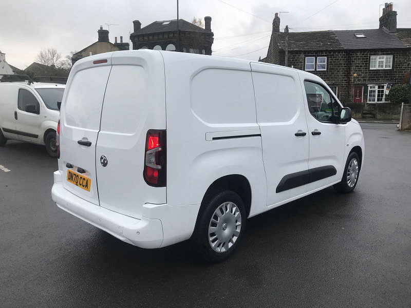 Vauxhall Combo 1.5L 2300 SportIVE TD S/S Diesel L2 Manual Euro 6 (101 bhp) 6dr Manual 2026