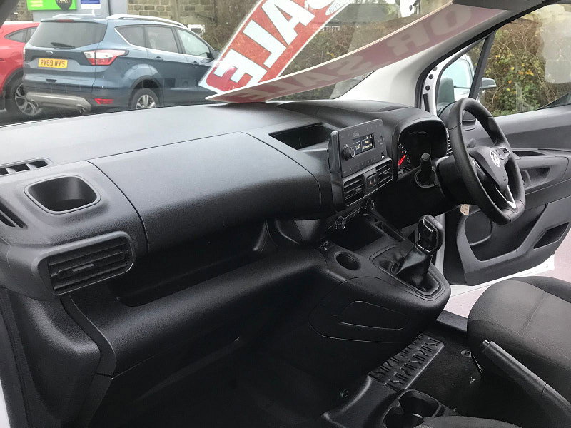 Vauxhall Combo 1.5L 2300 SportIVE TD S/S Diesel L2 Manual Euro 6 (101 bhp) 6dr Manual 2026