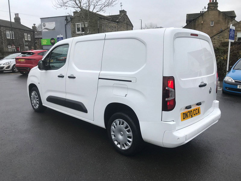 Vauxhall Combo 1.5L 2300 SportIVE TD S/S Diesel L2 Manual Euro 6 (101 bhp) 6dr Manual 2026