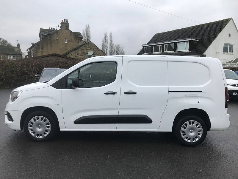 Vauxhall Combo 1.5L 2300 SportIVE TD S/S Diesel L2 Manual Euro 6 (101 bhp) 6dr Manual 2026
