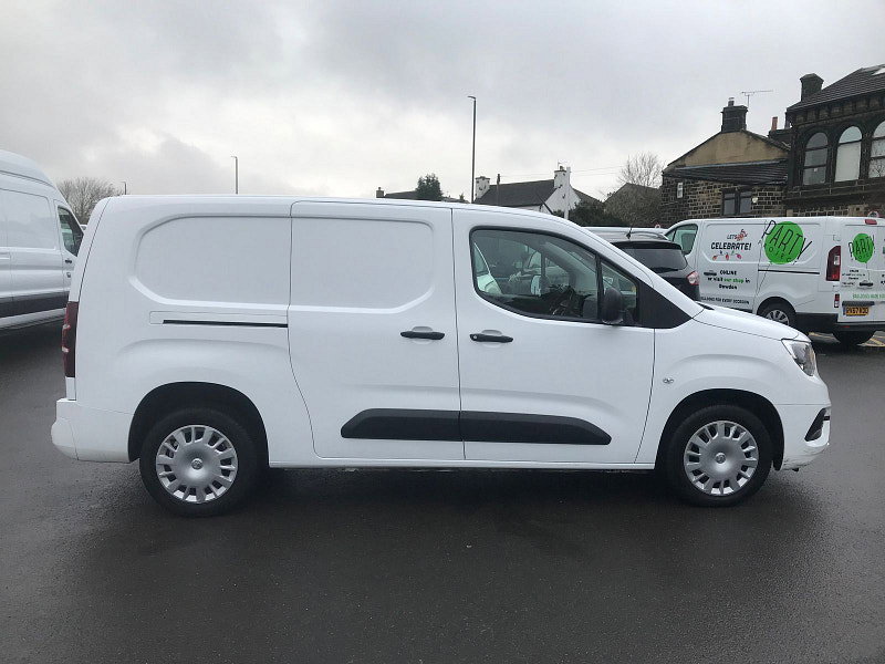 Vauxhall Combo 1.5L 2300 SportIVE TD S/S Diesel L2 Manual Euro 6 (101 bhp) 6dr Manual 2026