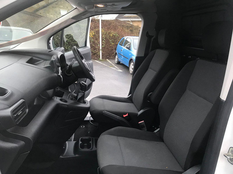 Vauxhall Combo 1.5L 2300 SportIVE TD S/S Diesel L2 Manual Euro 6 (101 bhp) 6dr Manual 2026