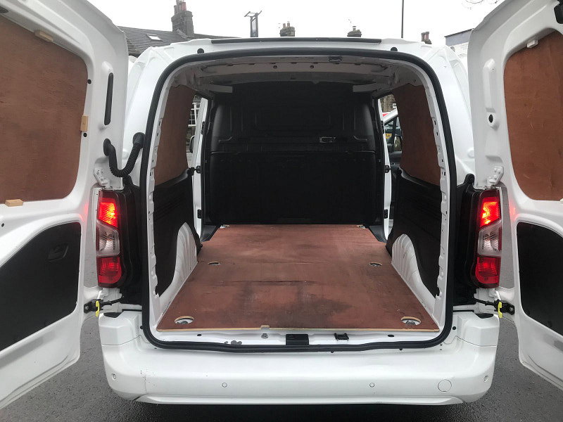 Vauxhall Combo 1.5L 2300 SportIVE TD S/S Diesel L2 Manual Euro 6 (101 bhp) 6dr Manual 2026