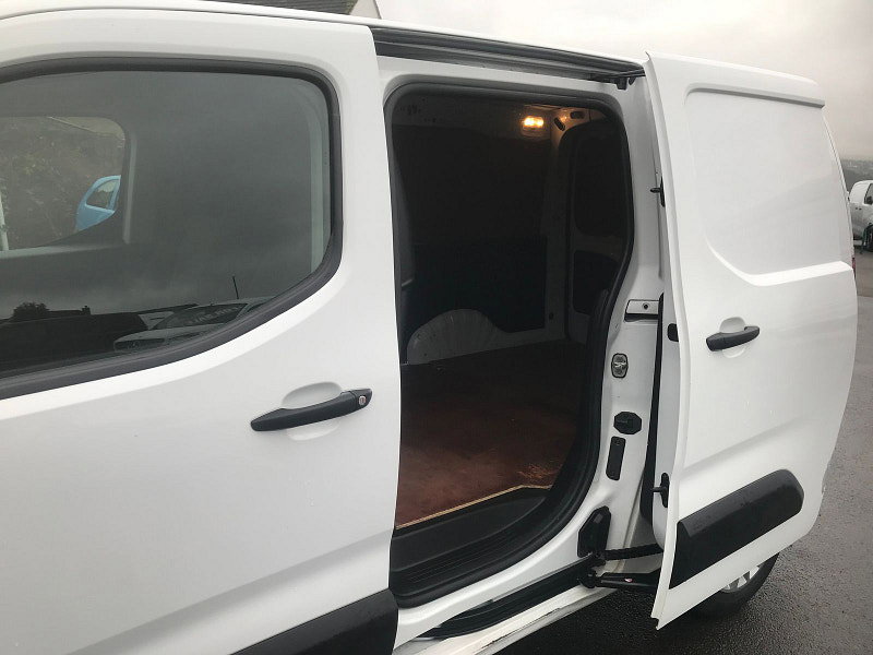 Vauxhall Combo 1.5L 2300 SportIVE TD S/S Diesel Manual Euro 6 (101 bhp) 6dr Manual 2026