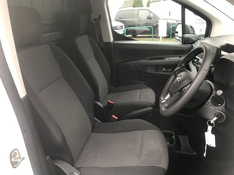 Vauxhall Combo 1.5L 2300 SportIVE TD S/S Diesel Manual Euro 6 (101 bhp) 6dr Manual 2026