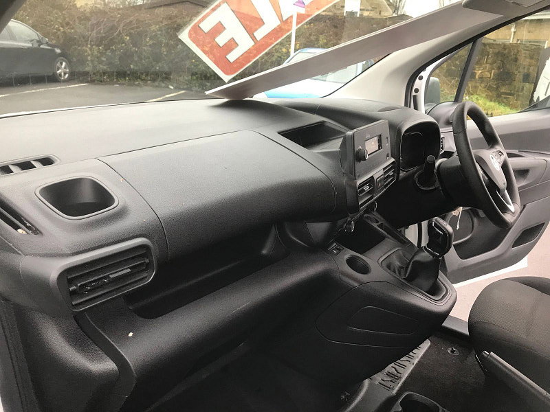 Vauxhall Combo 1.5L 2300 SportIVE TD S/S Diesel Manual Euro 6 (101 bhp) 6dr Manual 2026