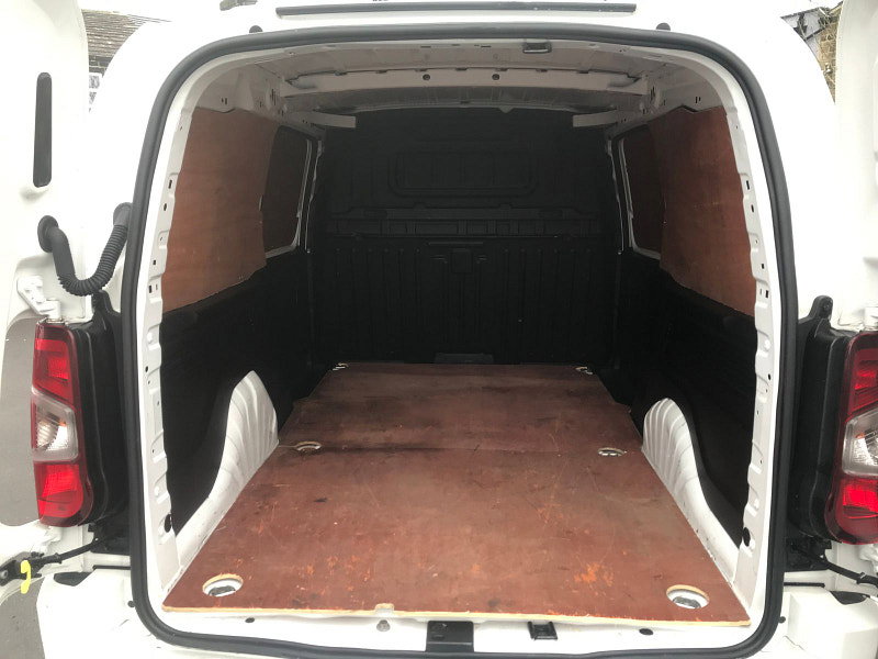 Vauxhall Combo 1.5L 2300 SportIVE TD S/S Diesel Manual Euro 6 (101 bhp) 6dr Manual 2026
