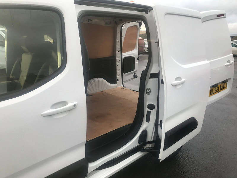 Vauxhall Combo 1.5L L1H1 2000 EDITION S/S Diesel Automatic Euro 6 (129 bhp) 6dr Automatic 2026