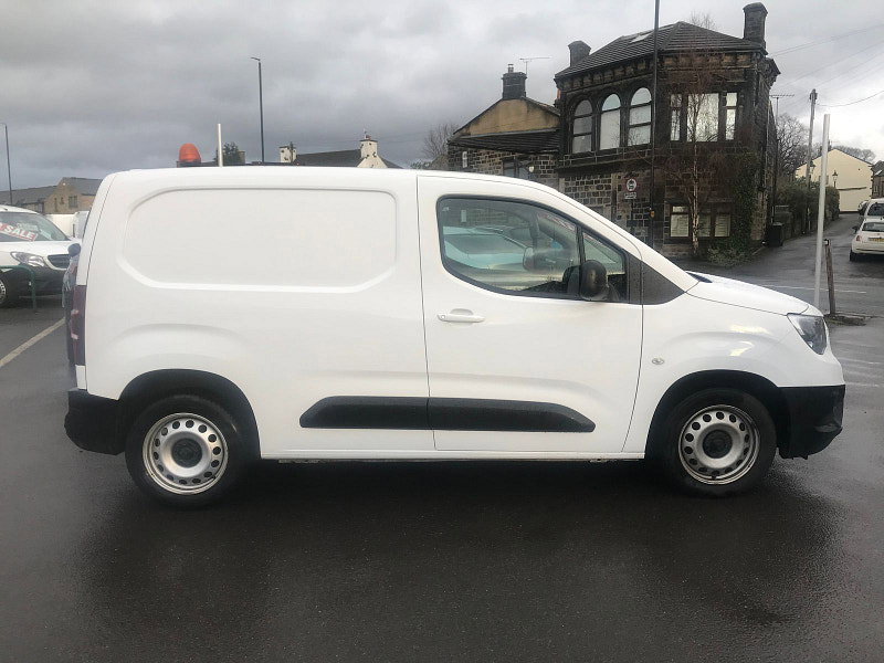 Vauxhall Combo 1.5L L1H1 2000 EDITION S/S Diesel Automatic Euro 6 (129 bhp) 6dr Automatic 2026
