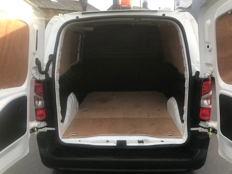 Vauxhall Combo 1.5L L1H1 2000 EDITION S/S Diesel Automatic Euro 6 (129 bhp) 6dr Automatic 2026