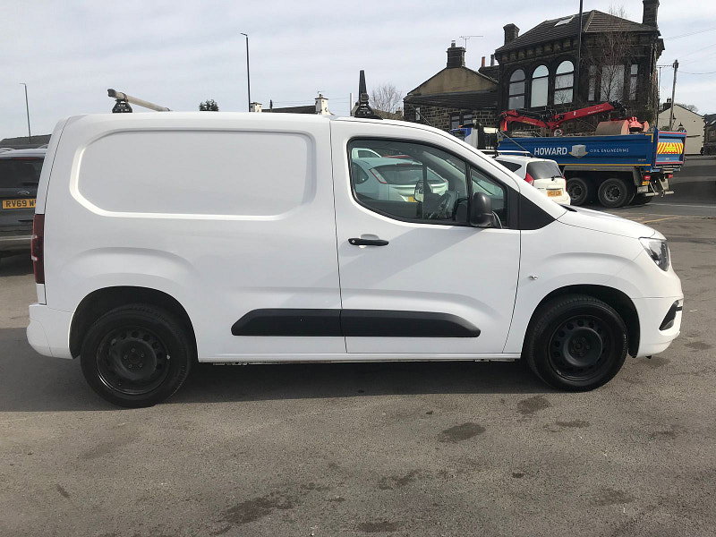 Vauxhall Combo 1.5L L1H1 2300 SPORTIVE S/S Diesel Manual Euro 6 (101 bhp) 5dr Manual 2026