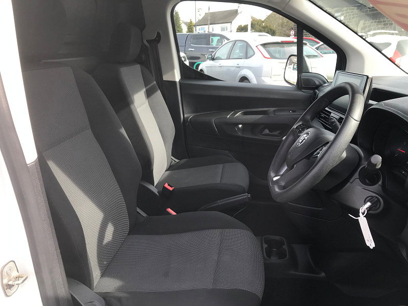 Vauxhall Combo 1.5L L1H1 2300 SPORTIVE S/S Diesel Manual Euro 6 (101 bhp) 5dr Manual 2026
