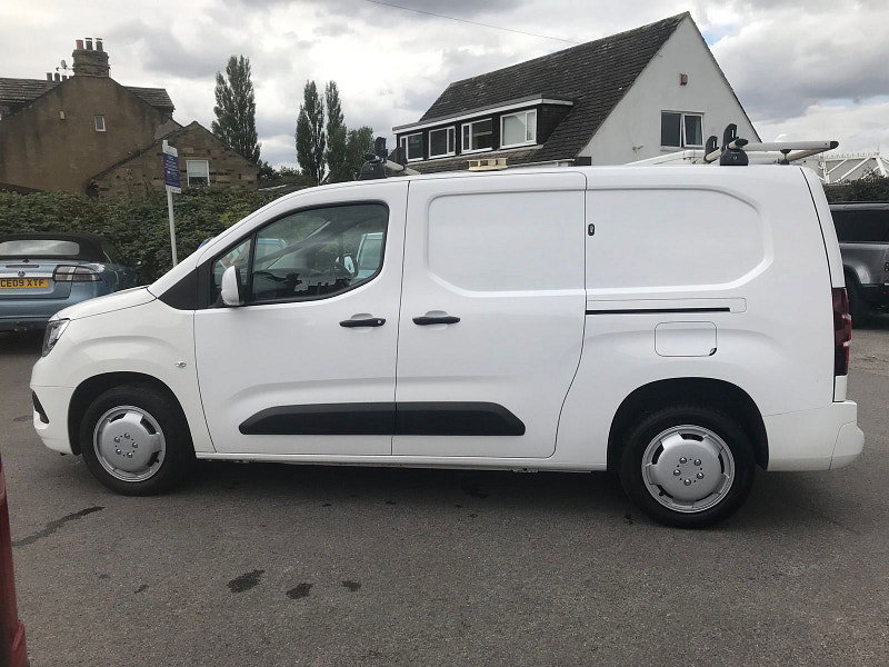 Vauxhall Combo 1.6L L2H1 2300 SPORTIVE S/S Diesel Manual Euro 6 (101 bhp) 6dr Manual 2026