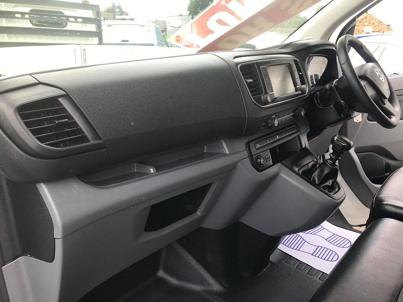 Vauxhall Vivaro 1.5L 2900 Dynamic S/S Diesel Manual Euro 6 (101 bhp) 5dr Manual 2026