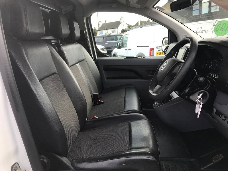 Vauxhall Vivaro 1.5L 2900 Dynamic S/S Diesel Manual Euro 6 (101 bhp) 6dr Manual 2026