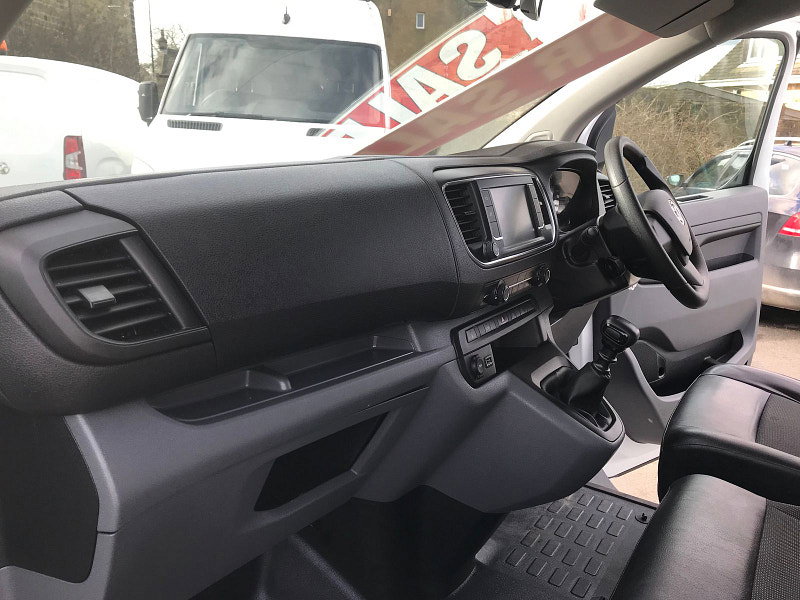Vauxhall Vivaro 1.5L 2900 Dynamic S/S Diesel Manual Euro 6 (101 bhp) 6dr Manual 2026
