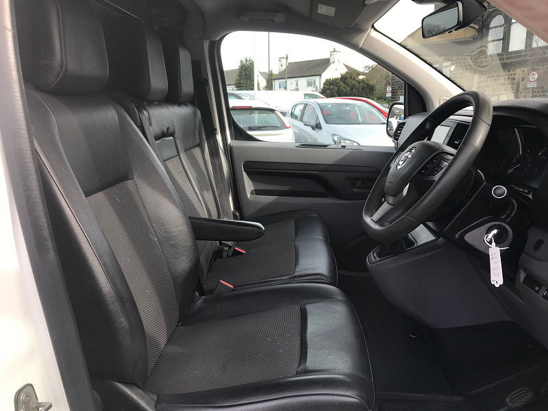 Vauxhall Vivaro 1.5L L2H1 2900 SPORTIVE S/S Diesel Manual Euro 6 (101 bhp) 6dr Manual 2026
