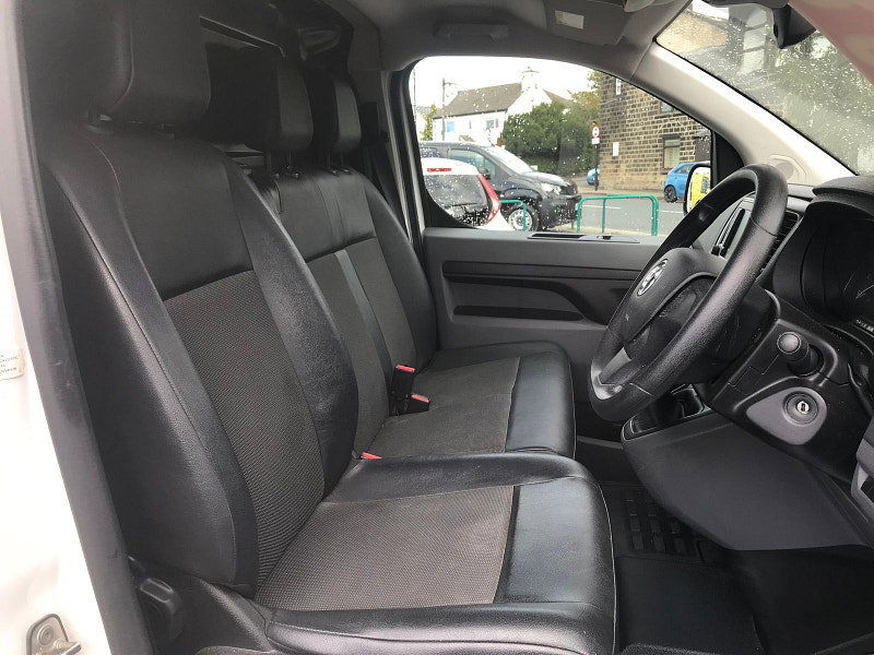 Vauxhall Vivaro 2.0L F3100 Dynamic S/S Diesel Manual Euro 6 (142 bhp) 6dr Manual 2026