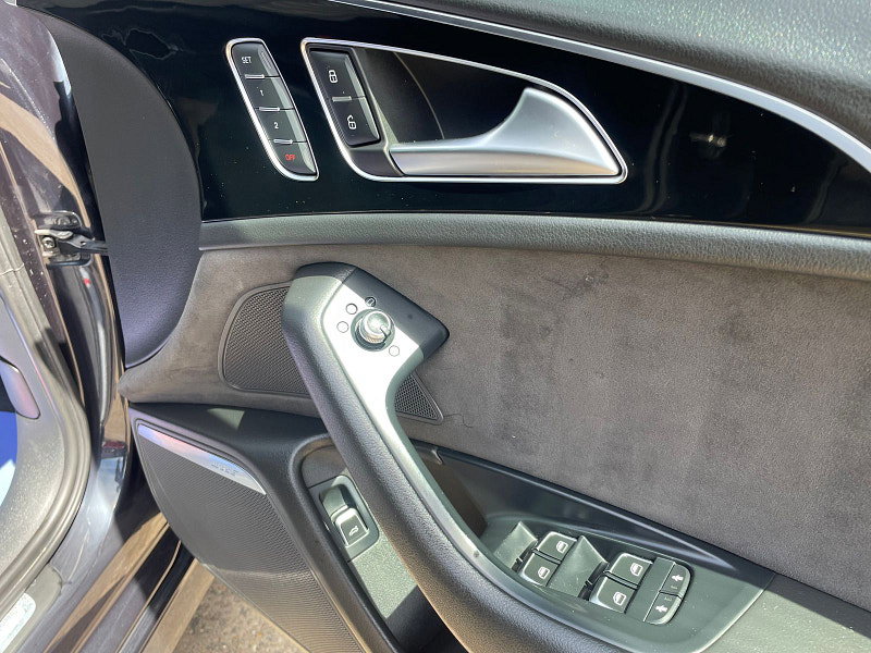 Audi A6 Saloon 2.0 TDI ultra Black Edition Saloon 4dr Diesel S Tronic Euro 6 (s/s) (190 ps) 7 Services, 4dr Automatic 2026
