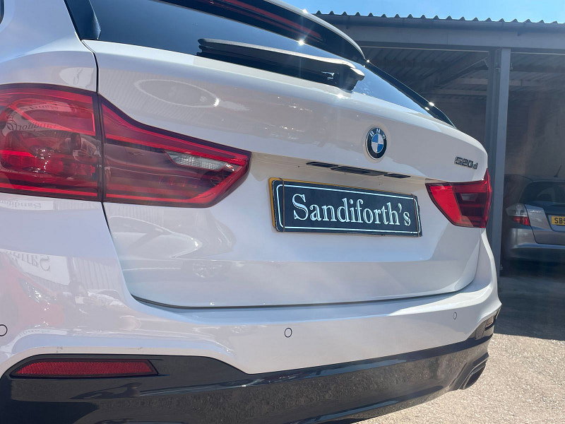 BMW 5 Series 2.0 520d M Sport Touring 5dr Diesel Auto Euro 6 (s/s) (190 ps) 1 Owner, Main Dealers Serviced 5dr Automatic 2026