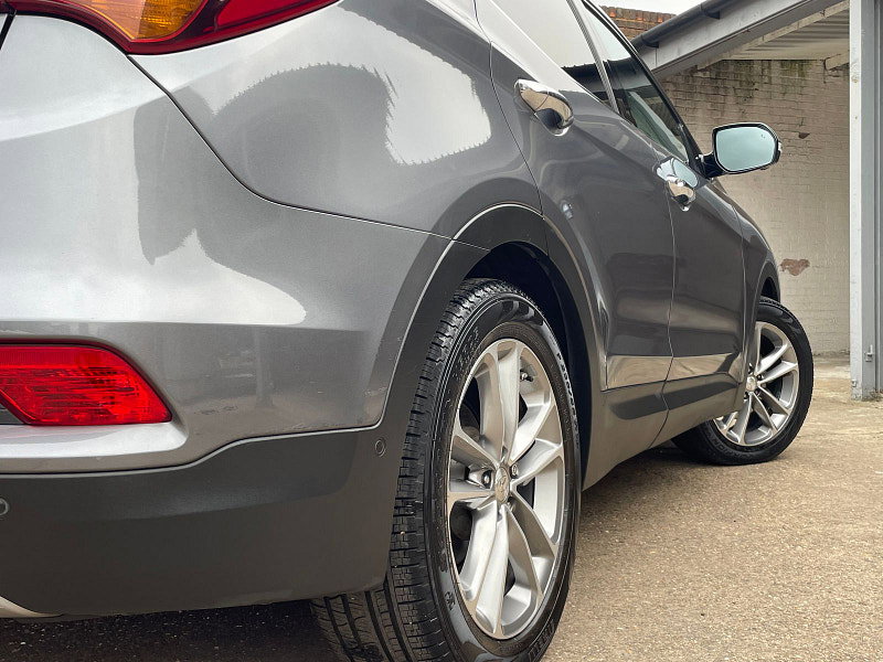 Hyundai Santa Fe 2.2 CRDi Blue Drive Premium SE SUV 5dr Diesel Auto 4WD Euro 6 (s/s) (7 Seat) (200 ps) 1 owner From New, 8 Services 5dr Automatic 2026