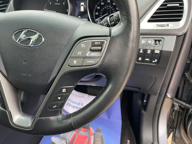 Hyundai Santa Fe 2.2 CRDi Blue Drive Premium SE SUV 5dr Diesel Auto 4WD Euro 6 (s/s) (7 Seat) (200 ps) 1 owner From New, 8 Services 5dr Automatic 2026