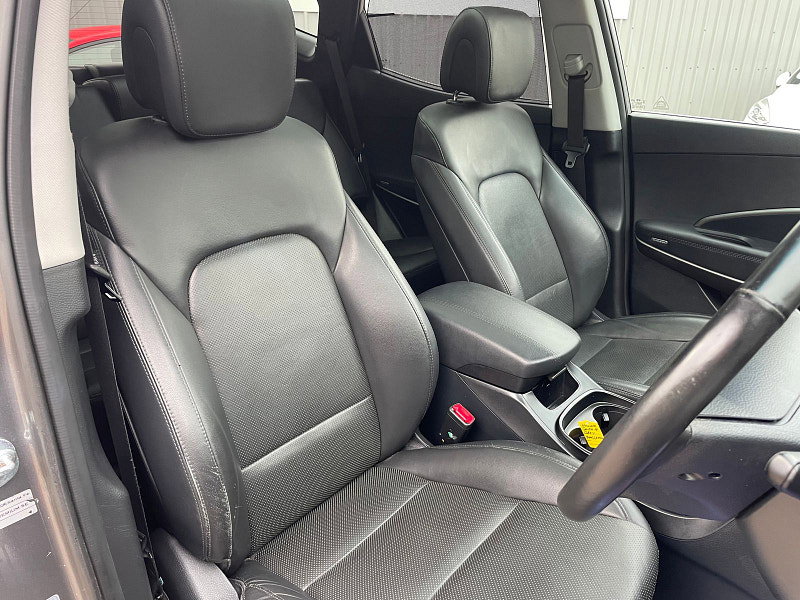 Hyundai Santa Fe 2.2 CRDi Blue Drive Premium SE SUV 5dr Diesel Auto 4WD Euro 6 (s/s) (7 Seat) (200 ps) 1 owner From New, 8 Services 5dr Automatic 2026