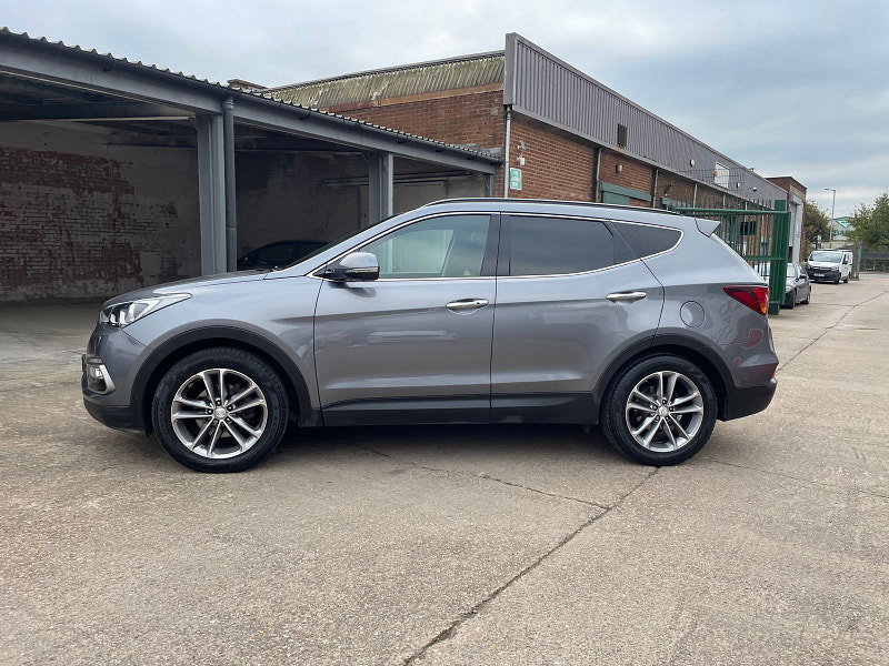Hyundai Santa Fe 2.2 CRDi Blue Drive Premium SE SUV 5dr Diesel Auto 4WD Euro 6 (s/s) (7 Seat) (200 ps) 1 owner From New, 8 Services 5dr Automatic 2026