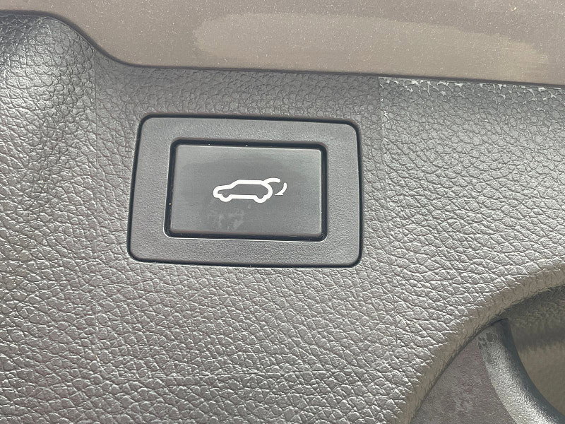 Hyundai Santa Fe 2.2 CRDi Blue Drive Premium SE SUV 5dr Diesel Auto 4WD Euro 6 (s/s) (7 Seat) (200 ps) 1 owner From New, 8 Services 5dr Automatic 2026