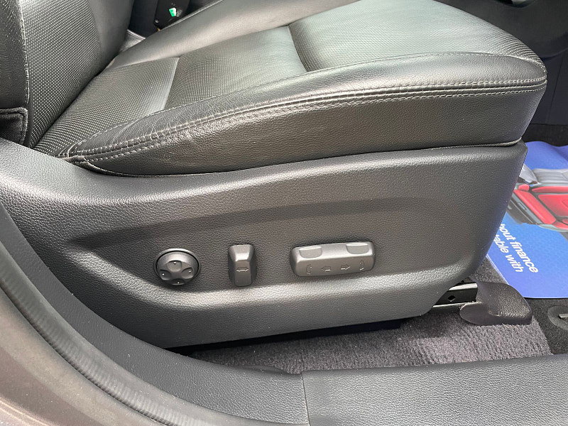 Hyundai Santa Fe 2.2 CRDi Blue Drive Premium SE SUV 5dr Diesel Auto 4WD Euro 6 (s/s) (7 Seat) (200 ps) 1 owner From New, 8 Services 5dr Automatic 2026