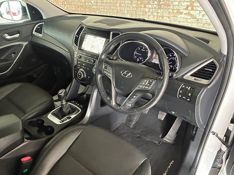 Hyundai Santa Fe 2.2 CRDi Blue Drive Premium SE SUV 5dr Diesel Manual 4WD Euro 6 (s/s) (7 Seat) (200 ps) 5dr Manual 2026