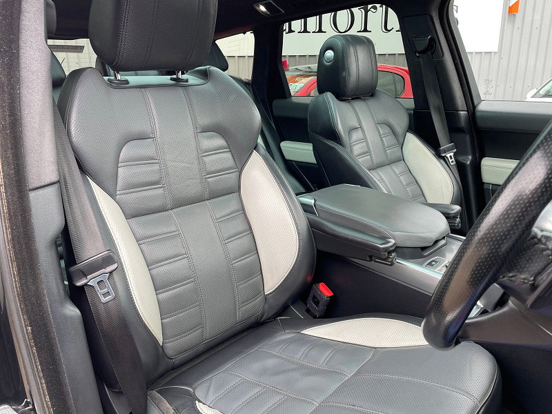 Land Rover Range Rover Sport 3.0 SD V6 Autobiography Dynamic SUV 5dr Diesel Auto 4WD Euro 6 (s/s) (306 ps) 5dr Automatic 2026