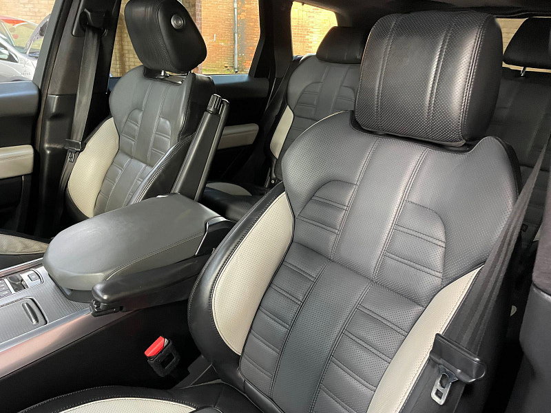 Land Rover Range Rover Sport 3.0 SD V6 Autobiography Dynamic SUV 5dr Diesel Auto 4WD Euro 6 (s/s) (306 ps) 5dr Automatic 2026