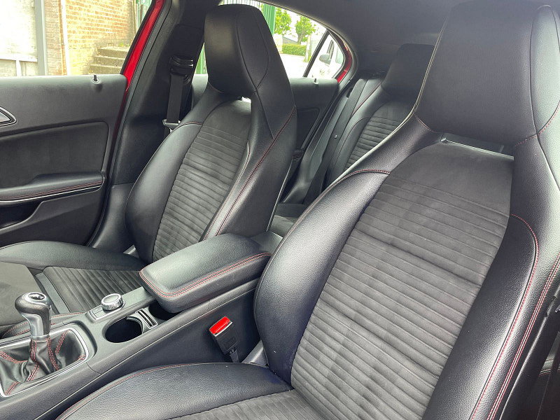 Mercedes-Benz A Class 2.1 A200d AMG Line Hatchback 5dr Diesel Manual Euro 6 (s/s) (136 ps) 1 Former Keeper, 5dr Manual 2026