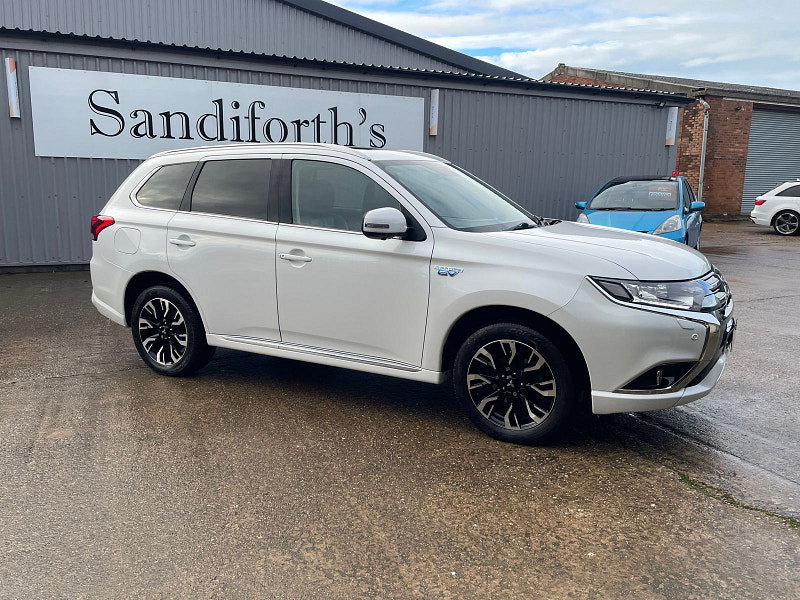 Mitsubishi Outlander 2.0h 12kWh GX4hs SUV 5dr Petrol Plug-in Hybrid CVT 4WD Euro 6 (s/s) (200 ps) 5dr Automatic 2026