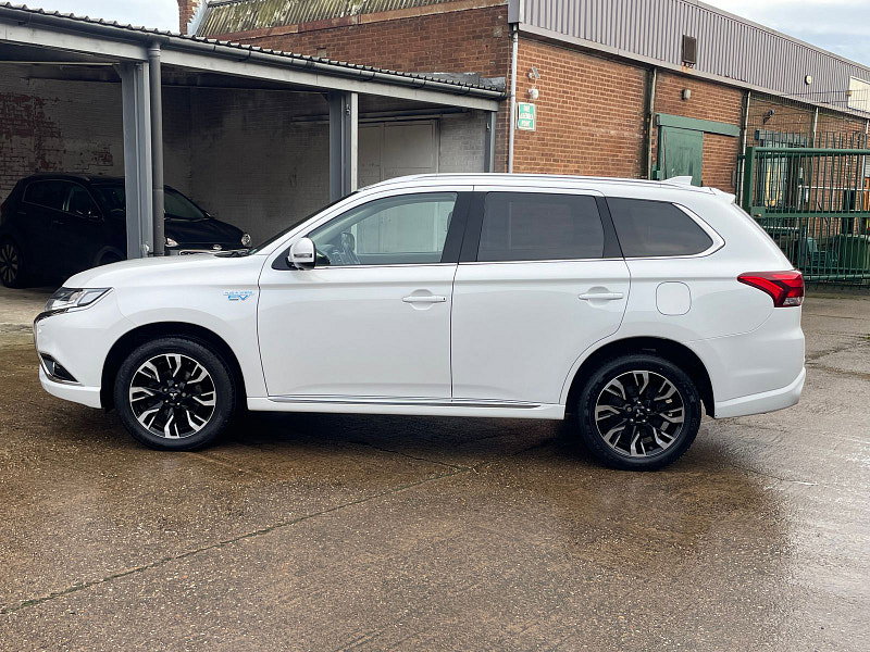 Mitsubishi Outlander 2.0h 12kWh GX4hs SUV 5dr Petrol Plug-in Hybrid CVT 4WD Euro 6 (s/s) (200 ps) 5dr Automatic 2026