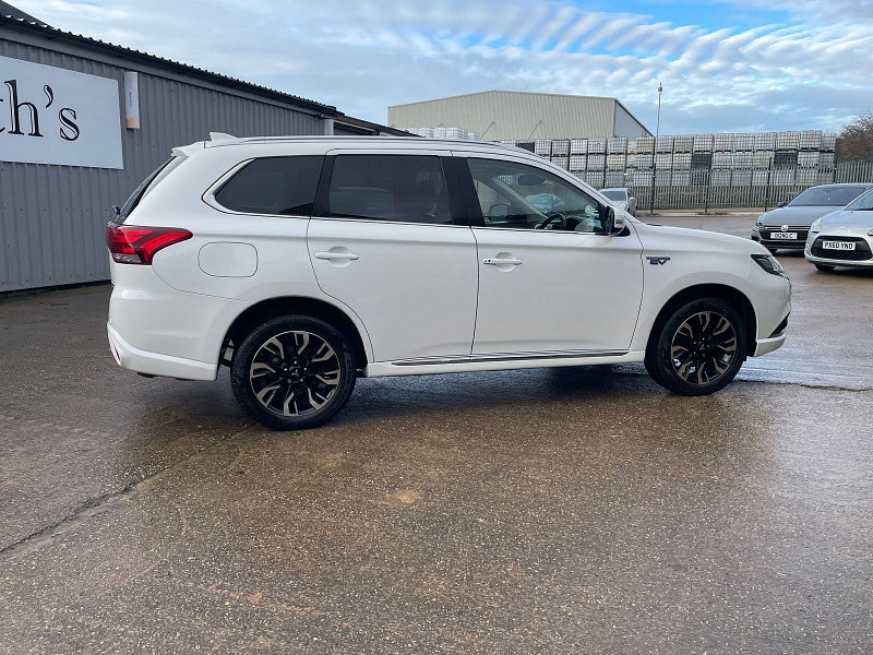 Mitsubishi Outlander 2.0h 12kWh GX4hs SUV 5dr Petrol Plug-in Hybrid CVT 4WD Euro 6 (s/s) (200 ps) 5dr Automatic 2026