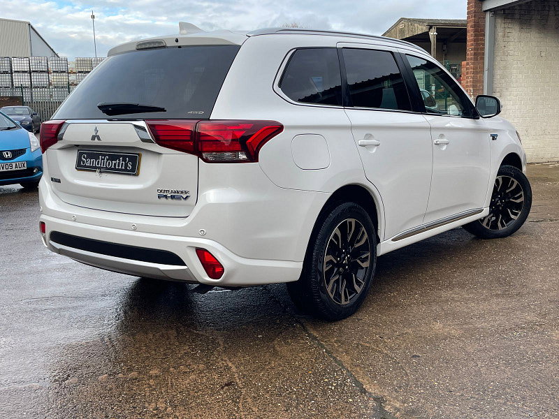 Mitsubishi Outlander 2.0h 12kWh GX4hs SUV 5dr Petrol Plug-in Hybrid CVT 4WD Euro 6 (s/s) (200 ps) 5dr Automatic 2026