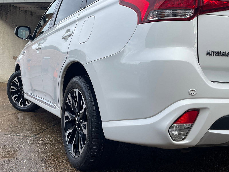 Mitsubishi Outlander 2.0h 12kWh GX4hs SUV 5dr Petrol Plug-in Hybrid CVT 4WD Euro 6 (s/s) (200 ps) 5dr Automatic 2026
