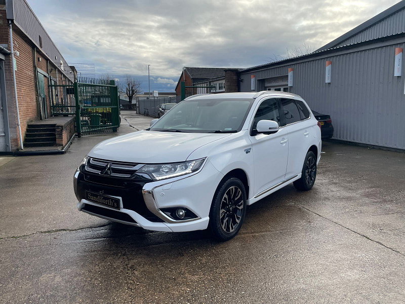 Mitsubishi Outlander 2.0h 12kWh GX4hs SUV 5dr Petrol Plug-in Hybrid CVT 4WD Euro 6 (s/s) (200 ps) 5dr Automatic 2026