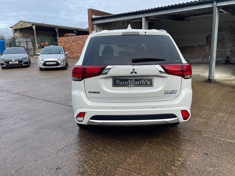Mitsubishi Outlander 2.0h 12kWh GX4hs SUV 5dr Petrol Plug-in Hybrid CVT 4WD Euro 6 (s/s) (200 ps) 5dr Automatic 2026