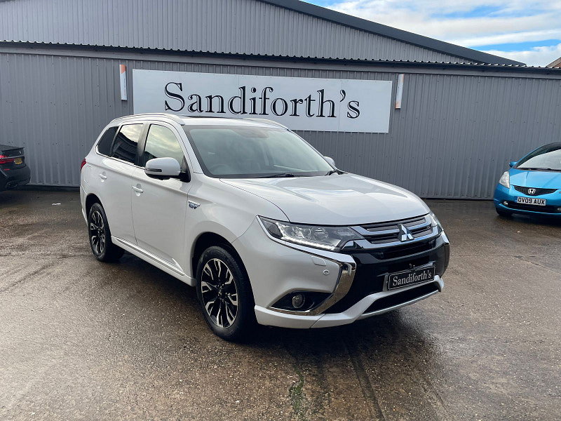 Mitsubishi Outlander 2.0h 12kWh GX4hs SUV 5dr Petrol Plug-in Hybrid CVT 4WD Euro 6 (s/s) (200 ps) 5dr Automatic 2026
