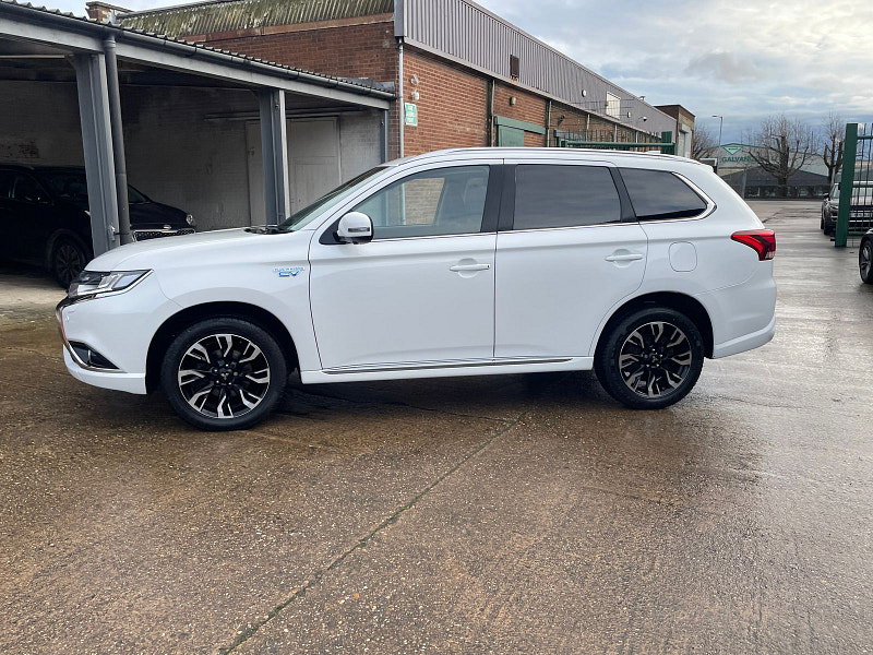 Mitsubishi Outlander 2.0h 12kWh GX4hs SUV 5dr Petrol Plug-in Hybrid CVT 4WD Euro 6 (s/s) (200 ps) 5dr Automatic 2026