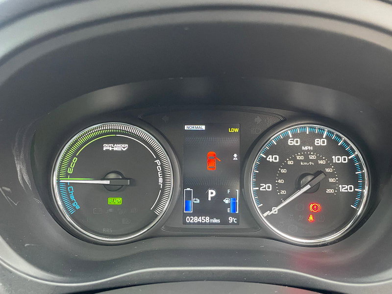 Mitsubishi Outlander 2.0h 12kWh GX4hs SUV 5dr Petrol Plug-in Hybrid CVT 4WD Euro 6 (s/s) (200 ps) 5dr Automatic 2026