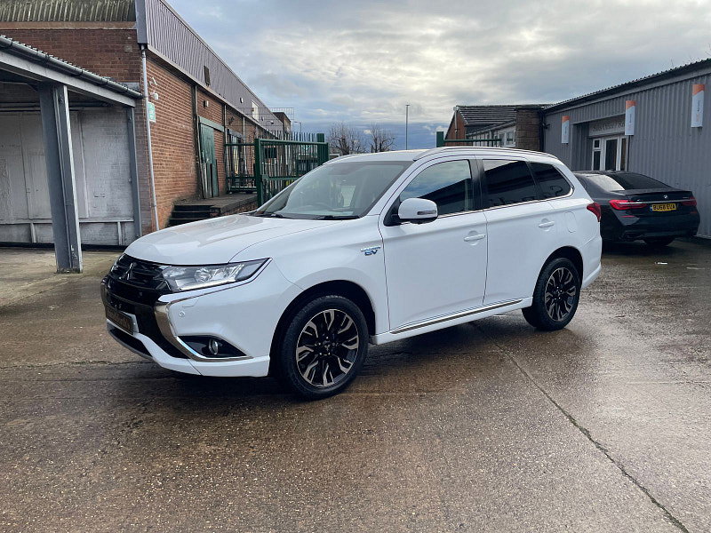 Mitsubishi Outlander 2.0h 12kWh GX4hs SUV 5dr Petrol Plug-in Hybrid CVT 4WD Euro 6 (s/s) (200 ps) 5dr Automatic 2026